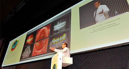 Dr. Gehrke war Referent des DENTSPLY Friadent World Symposiums